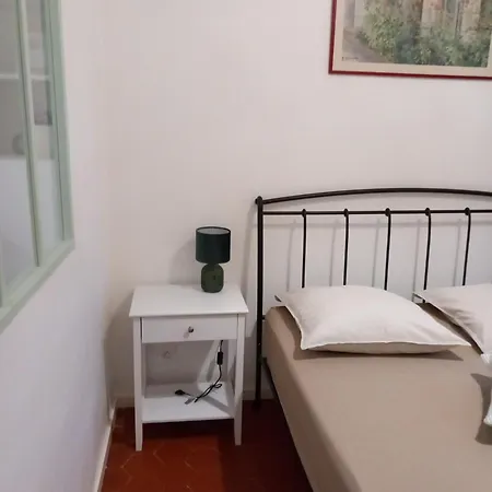 Les Garrigues Apartment *